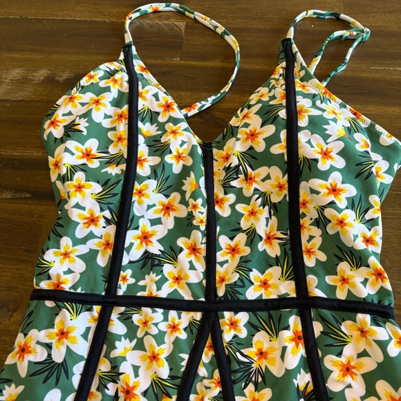 Cupshe Floral One Piece Swimsuit Swim M Yellow Green Cut Out Flattering Black - Picture 4 of 8